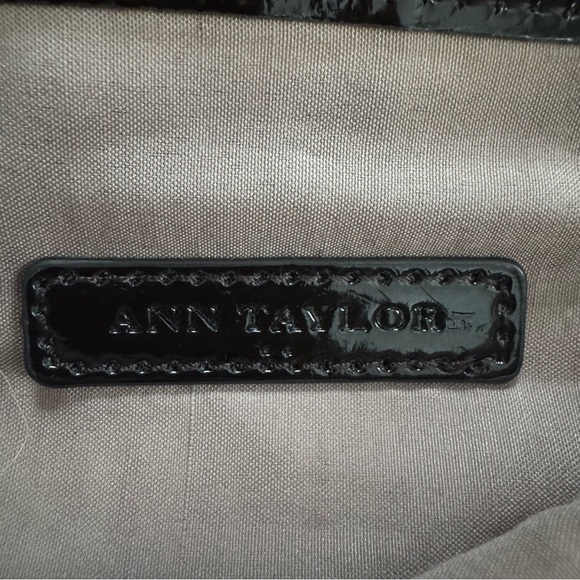 Ann Taylor Black and Tan Wristlet Clutch - Picture 12 of 16